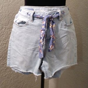 ☀️Denim Shorts w/ Floral Belt☀️